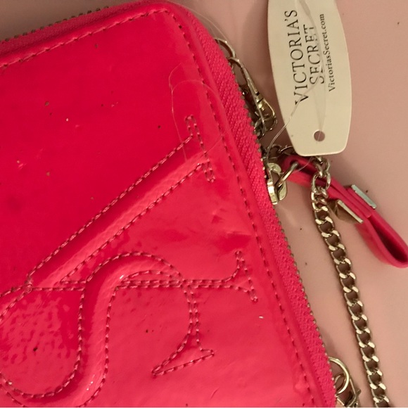 Victoria’s Secret wallet on chain patent leather - Picture 4 of 4